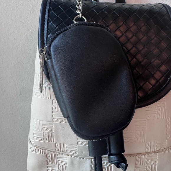 Steve Madden Black & White Woven Backpack - 2024 - Picture 3 of 6